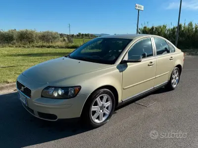 Usata Volvo S40 Summum 170 CV (125 kW) 2004 Oro Berlina