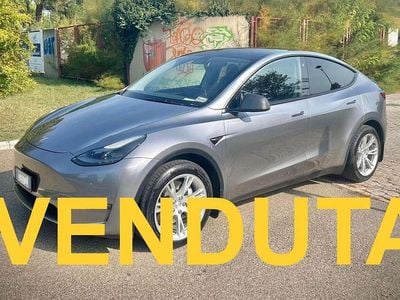Usata Tesla Model Y Long Range AWD 378 kW (514 CV) 2023 Argento SUV
