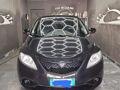 Usata Lancia Ypsilon 69 CV (50 kW) 2018 Nero Utilitaria