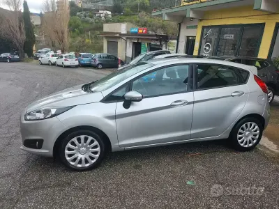 Usata Ford Fiesta 75 CV (55 kW) 2016 Grigio Utilitaria