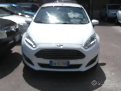 Usado Ford Fiesta Titanium 100 CV (73 kW) 2014 Blanco Utilitario