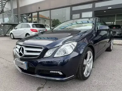 Usata Mercedes E350 Avantgarde 231 CV (169 kW) 2010 Blu Coupé