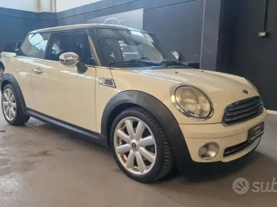 Usata Mini Cooper 120 CV (88 kW) 2010 Beige Utilitaria
