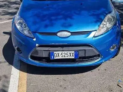Usata Ford Fiesta Titanium 84 CV (61 kW) 2009 Bluazzurro Berlina