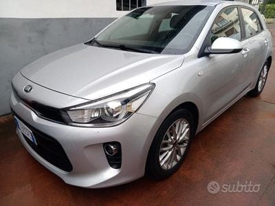 Usata Kia Rio Active 84 CV (61 kW) 2017 Grigio Berlina