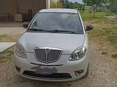 Usata Lancia Ypsilon 60 CV (44 kW) 2011 Utilitaria