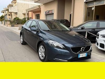 Usata Volvo V40 Business Edition 120 CV (88 kW) 2018 Blu Station wagon