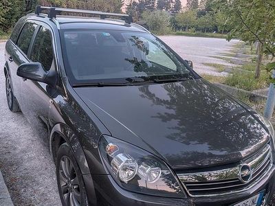 Usata Opel Astra Edition 115 CV (84 kW) 2010 Station wagon