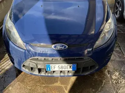 Usata Ford Fiesta Titanium 68 CV (50 kW) 2010 Blu Berlina