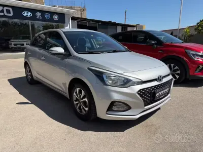 Usado Hyundai i20 Advanced 73 HP (53 kW) 2019 Cinzento Citadino