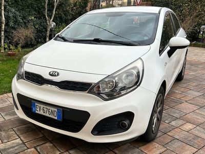 usata Kia Rio 1.1 CRDi Ottime condizioni, neopatentati.