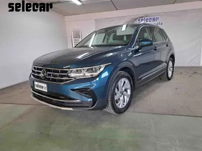 Usata VW Tiguan Elegance 150 CV (110 kW) 2023 Night shade blue SUV