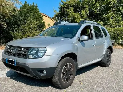 Usata Dacia Duster Lauréate 115 CV (84 kW) 2015 Grigio SUV