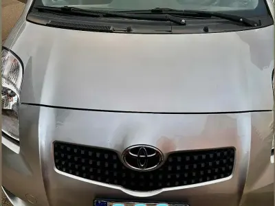 Usata Toyota Yaris 65 CV (47 kW) 2007 Grigio Utilitaria