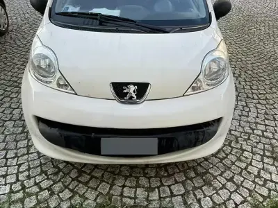 Usata Peugeot 107 68 CV (50 kW) 2006 Bianco Utilitaria