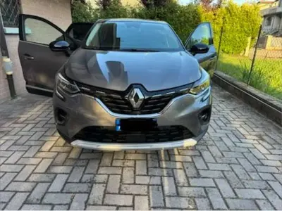 Usata Renault Captur Techno 101 CV (74 kW) 2023 Grigio SUV