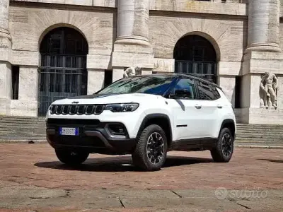 Usata Jeep Compass Trailhawk 179 CV (131 kW) 2023 Bianco SUV