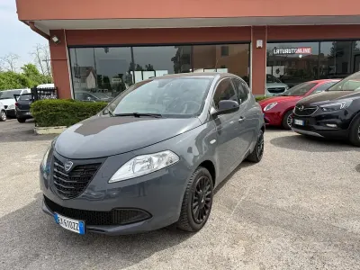 Usata Lancia Ypsilon 69 CV (50 kW) 2014 Grigio Utilitaria
