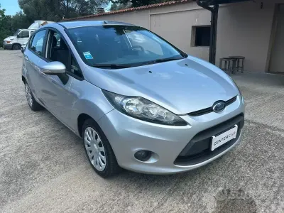 Usata Ford Fiesta Titanium 68 CV (50 kW) 2010 Grigio Berlina