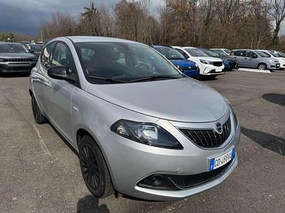 Usata Lancia Ypsilon Silver 69 CV (50 kW) 2021 Grigio Utilitaria