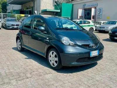 Usata Toyota Aygo Sol 68 CV (50 kW) 2008 Grigio Utilitaria