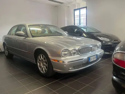Usata Jaguar XJ Executive 258 CV (189 kW) 2003 Argento Berlina