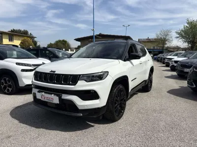 Usata Jeep Compass 179 CV (131 kW) 2023 Bicolore originale SUV
