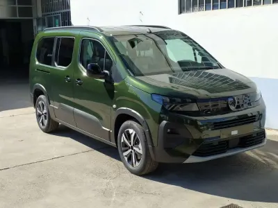 Nuova Peugeot Rifter Allure 102 CV (75 kW) 2026 Verde Monovolume