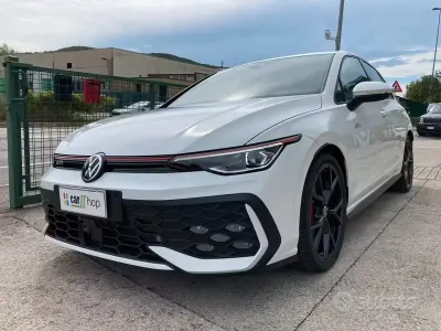 Gebraucht VW Golf VIII GTI 265 PS (194 kW) 2025 Weiß Limousine