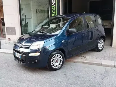 Usata Fiat Panda Lounge 69 CV (50 kW) 2016 Bluazzurro Utilitaria