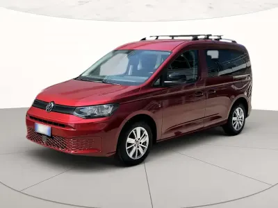 Usata VW Caddy Life 122 CV (89 kW) 2022 Rosso fortana metallizzato Monovolume