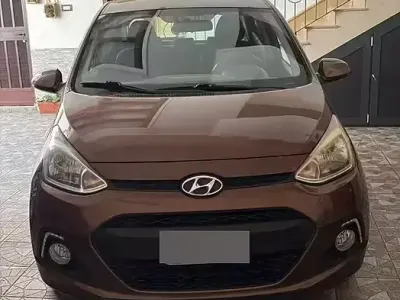 Usata Hyundai i10 69 CV (50 kW) 2015 Marrone Utilitaria