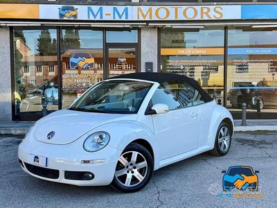 Usata VW New Beetle 105 CV (77 kW) 2006 Bianco Utilitaria
