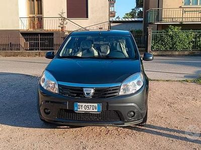 Occasion Dacia Sandero 75 PK (55 kW) 2009 Grijs Sedan