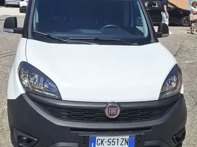 Usata Fiat Doblò 90 CV (66 kW) 2022 Bianco Monovolume