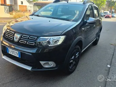 Usata Dacia Sandero 90 CV (66 kW) 2017 Nero Berlina