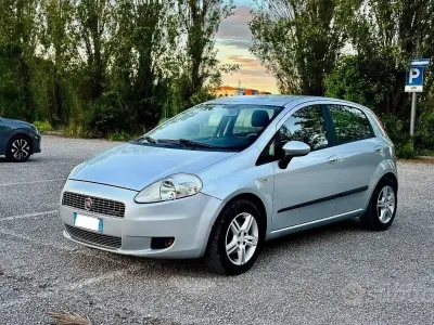 Usata Fiat Grande Punto 75 CV (55 kW) 2010 Grigio Utilitaria