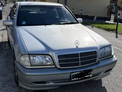 Begagnad Mercedes 200 1999 Grå Sedan