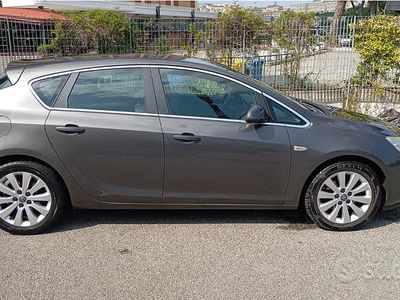 Usata Opel Astra 110 CV (80 kW) 2010 Grigio Berlina