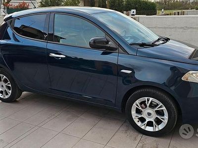 Usata Lancia Ypsilon Gold 69 CV (50 kW) 2016 Blu Utilitaria