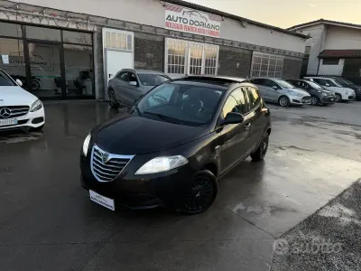 Usata Lancia Ypsilon 69 CV (50 kW) 2015 Nero Utilitaria