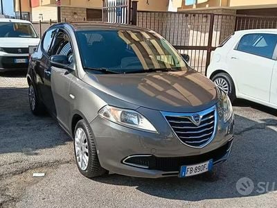 Usata Lancia Ypsilon Gold 69 CV (50 kW) 2015 Grigio Utilitaria