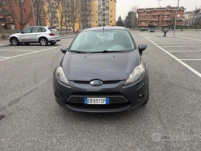 Usata Ford Fiesta Titanium 82 CV (60 kW) 2010 Grigio Utilitaria