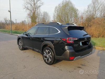 Usata Subaru Outback Premium 169 CV (124 kW) 2022 Nero Station wagon