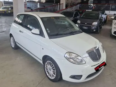 Usata Lancia Ypsilon 75 CV (55 kW) 2011 Bianco Utilitaria