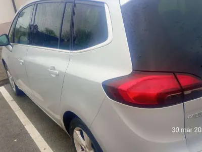 Usata Opel Zafira Tourer 110 CV (80 kW) 2012 Argento Monovolume