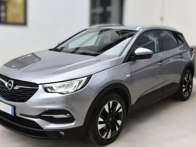 Usata Opel Grandland X Innovation 131 CV (96 kW) 2020 Quartz grey SUV