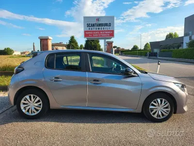 Usata Peugeot 208 Allure 75 CV (55 kW) 2023 Grigio Utilitaria