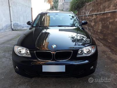 Usata BMW 118 122 CV (89 kW) 2005 Nero Utilitaria