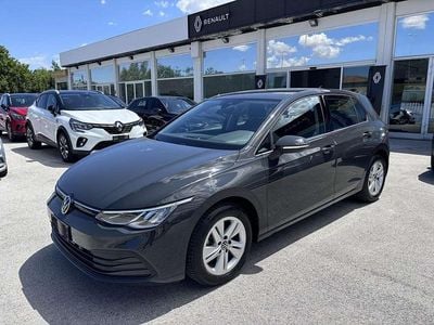 Usata VW Golf VIII Life 131 CV (96 kW) 2022 Grigio Utilitaria